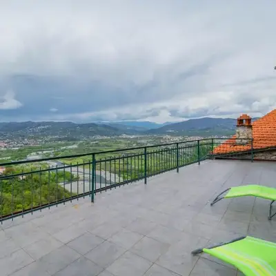 GuestHost - Comfy & Roomy Apt - View on the Ligurian Hills!