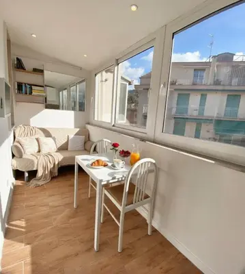 Area soggiorno di Attic Apartment, Air Conditioning, Fast WiFi