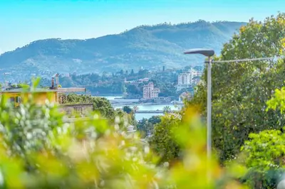 Paesaggio naturale nelle vicinanze della villa