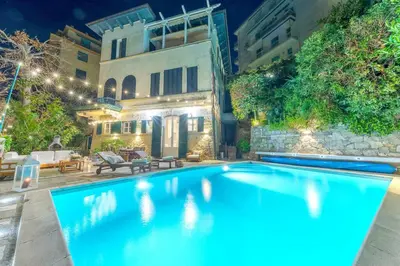 Piscina di [Villa Portofino] Piscina privata • Giardino • 3 parcheggi o nelle vicinanze
