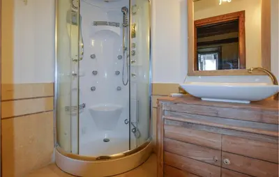Bagno di 4 Bedroom Beautiful Home In Fivizzano