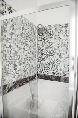 Bagno di Casa elegante in mezzo al verde