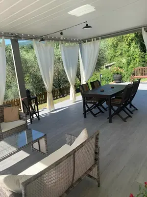 Patio o area all'aperto di Ca' Degli Ulivi Relax - uso esclusivo con jacuzzi in Lunigiana vicino cinque terre