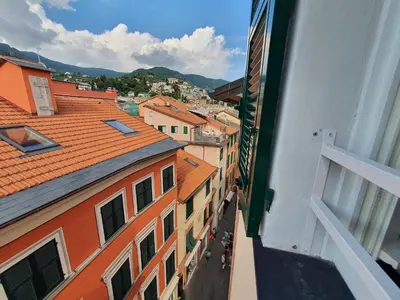 Vista generica sulle montagne o vista sulle montagne dall'interno dell'appartamento