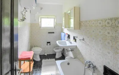 Bagno di Lovely Home In Codivara With Wifi