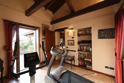 Palestra o centro fitness di Splendida casa in sasso in borgo
