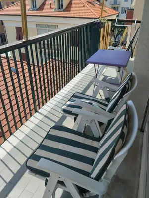 Balcone o terrazza di Appartamento silenzioso comodo alle spiagge e stazione ferroviaria