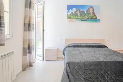 Letto o letti in una camera di 045b - Villetta Moderna 02-24E con VASCA IDROMASSAGGIO in giardino, solo 15 minuti da Mare e Spiaggia - Posto Auto GRATUITO