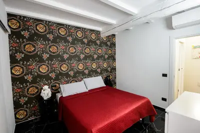 Letto o letti in una camera di URBAN JUNGLE TORTELLINOSUITE Modena
