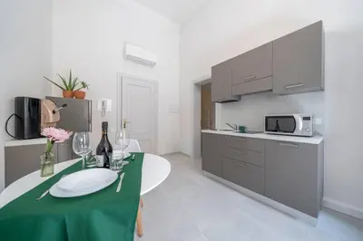 Cucina o angolo cottura di FREE PARKING - Meraviglioso appartamento a Modena