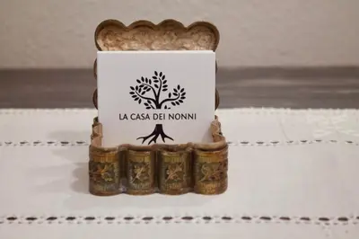 Certificato, attestato, insegna o altro documento esposto da La casa dei nonni