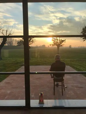 Alba o tramonto visti dall'interno del bed & breakfast o dai dintorni