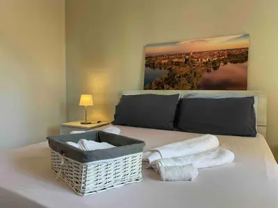 Letto o letti in una camera di [Lotus Home] eleganza e accoglienza a Mantova