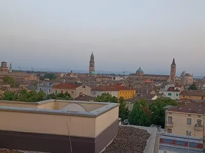 Vista generica su Parma o vista sulla città dall'interno dell'appartamento