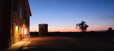 Alba o tramonto visti dall'interno dell'agriturismo o dai dintorni