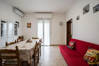 Area soggiorno di IZZ1 Apartments - Motor&Food Valley - Posto Auto Privato