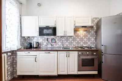 Cucina o angolo cottura di IZZ1 Apartments - Motor&Food Valley - Posto Auto Privato