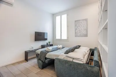 TV o dispositivi per l'intrattenimento presso Urban Comfort Stay near Ferrari museum & Railway