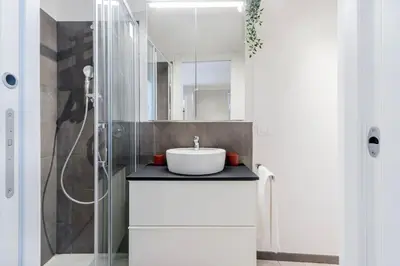 Bagno di Red Ferrari House - City center