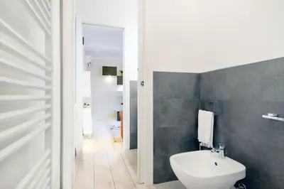 Bagno di Red Ferrari House - City center