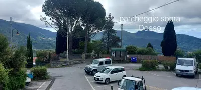 Vista generica sulle montagne o vista sulle montagne dall'interno della casa vacanze