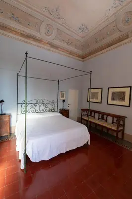 Letto o letti in una camera di Palazzo Augusto