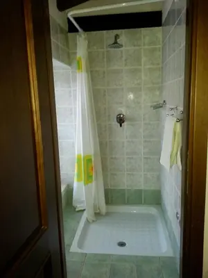 Bagno di Refurbished 3 Bedroom Farmhouse in Emilia