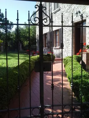 Giardino di A fine 2 bedroom stone house in Emila