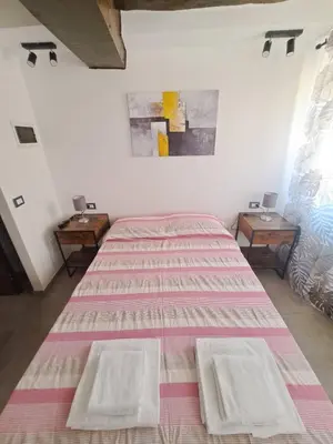 Letto o letti in una camera di Alloggiamo