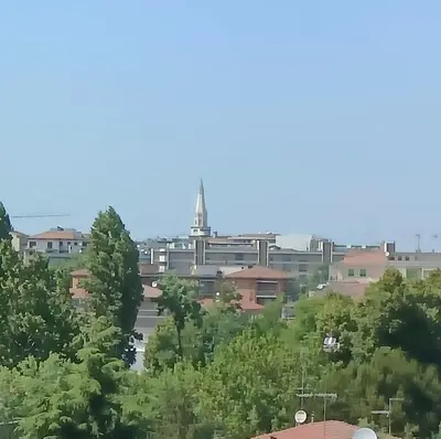 Vista generica su Modena o vista sulla città dall'interno dell'appartamento