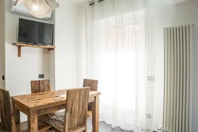 TV o dispositivi per l'intrattenimento presso 020 - Casa Levante - CENTRO città, Carruggio e Mare BAIA DEL SILENZIO a 500 m