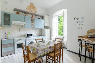 Cucina o angolo cottura di 2 appartamenti totale 12 posti letto