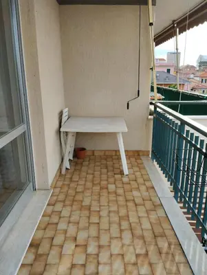 Balcone o terrazza di Appartamento con posto auto privato comodo a centro e spiagge