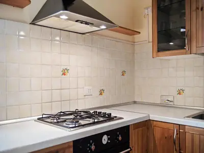 Cucina o angolo cottura di Tranquil Village Stay with Fireplace