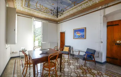 Area soggiorno di 3 Bedroom Amazing Apartment In Zoagli