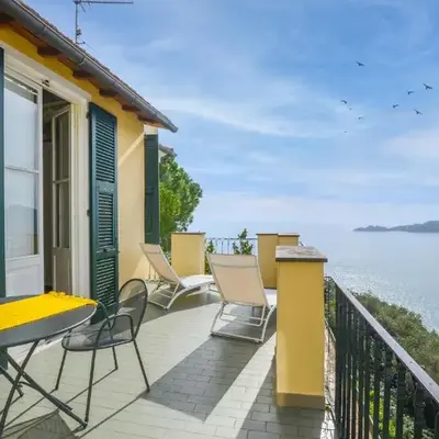 3 Bedroom Amazing Apartment In Zoagli