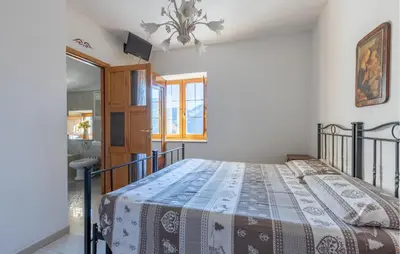 Letto o letti in una camera di Cozy Home In Comano With Wifi
