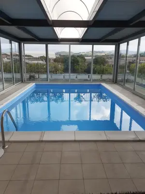 Piscina di GOLD HOUSE o nelle vicinanze