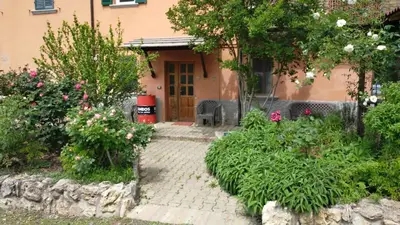 Giardino di La casa nel bosco, ma a 2 passi dal centro