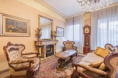 Area soggiorno di Drake's Royal Suite - City Centre & Train Station