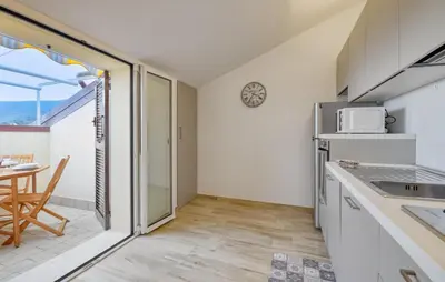 Cucina o angolo cottura di 2 Bedroom Awesome Apartment In Moneglia