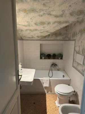 Bagno di City center apt - garage prenotabile