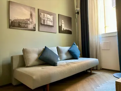 Area soggiorno di Saragozza Suite 2 Intero appartamento in centro storico WIFI e parcheggio gratuito