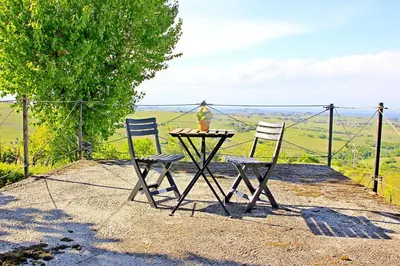 Paesaggio naturale nelle vicinanze della villa