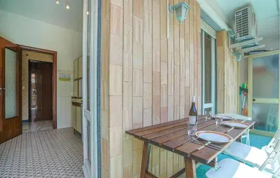 Area soggiorno di 2 Bedroom Beautiful Apartment In Cavi Di Lavagna