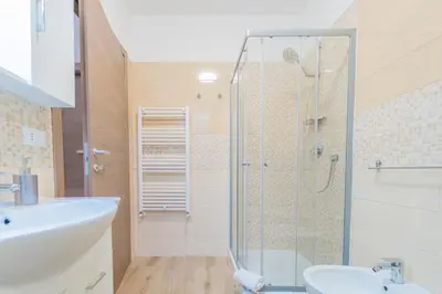 Bagno di 267 - Casa Paradise B1, nel verde di Casarza a 15 minuti d'auto dal Mare - PARCHEGGIO PRIVATO INCLUSO