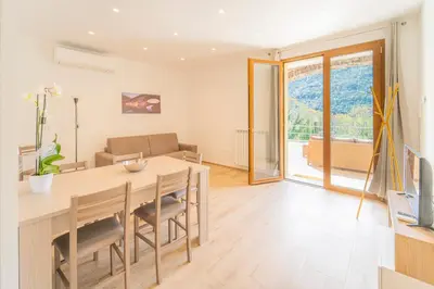 Area soggiorno di 267 - Casa Paradise B1, nel verde di Casarza a 15 minuti d'auto dal Mare - PARCHEGGIO PRIVATO INCLUSO