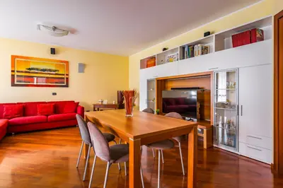 Area soggiorno di Jacuzzi Apartment in Italian Villa, Wi-Fi & Garden Sassuolo - Maranello
