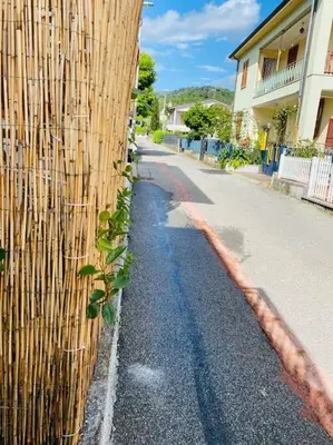 Il quartiere o una zona nella vicinanze della villa
