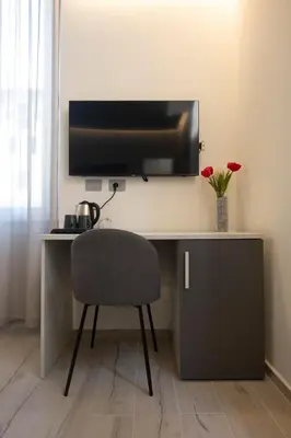 TV o dispositivi per l'intrattenimento presso 241 - Camera Nord Est - Affittacamere Sara Home Chiavari, 200Metri dal Mare